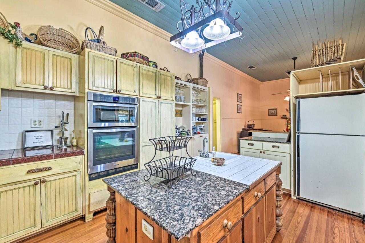 The Lilly House Historic Glen Rose Home With Porch! Eksteriør billede