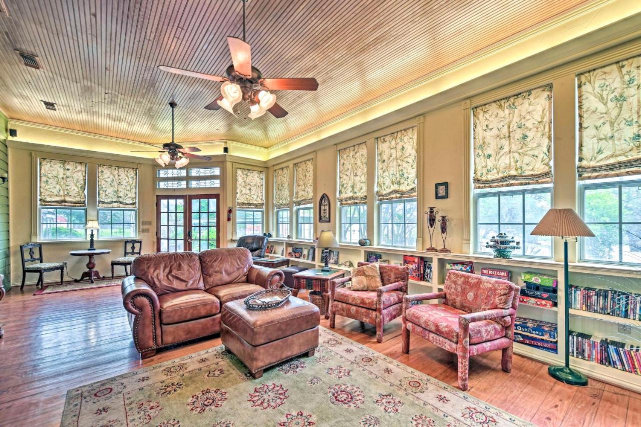 The Lilly House Historic Glen Rose Home With Porch! Eksteriør billede