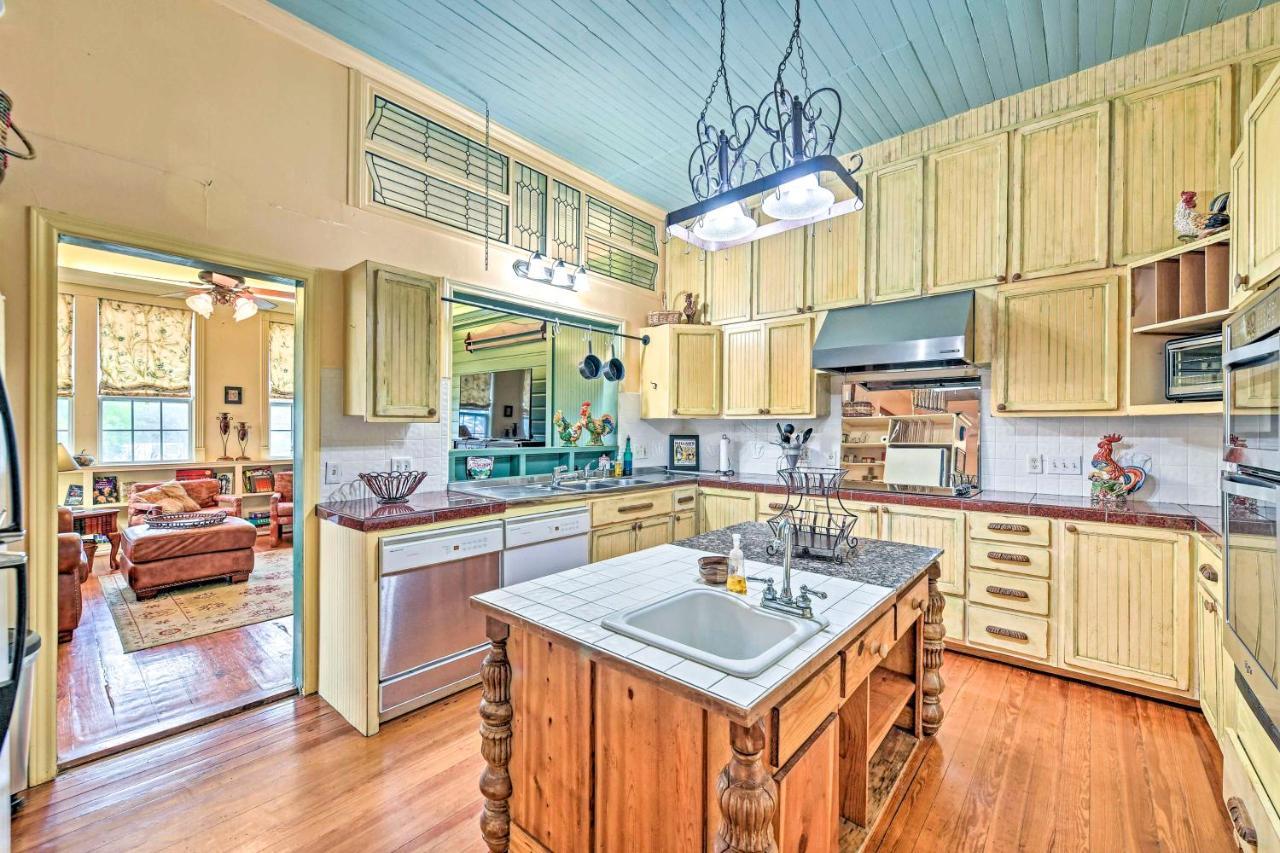 The Lilly House Historic Glen Rose Home With Porch! Eksteriør billede