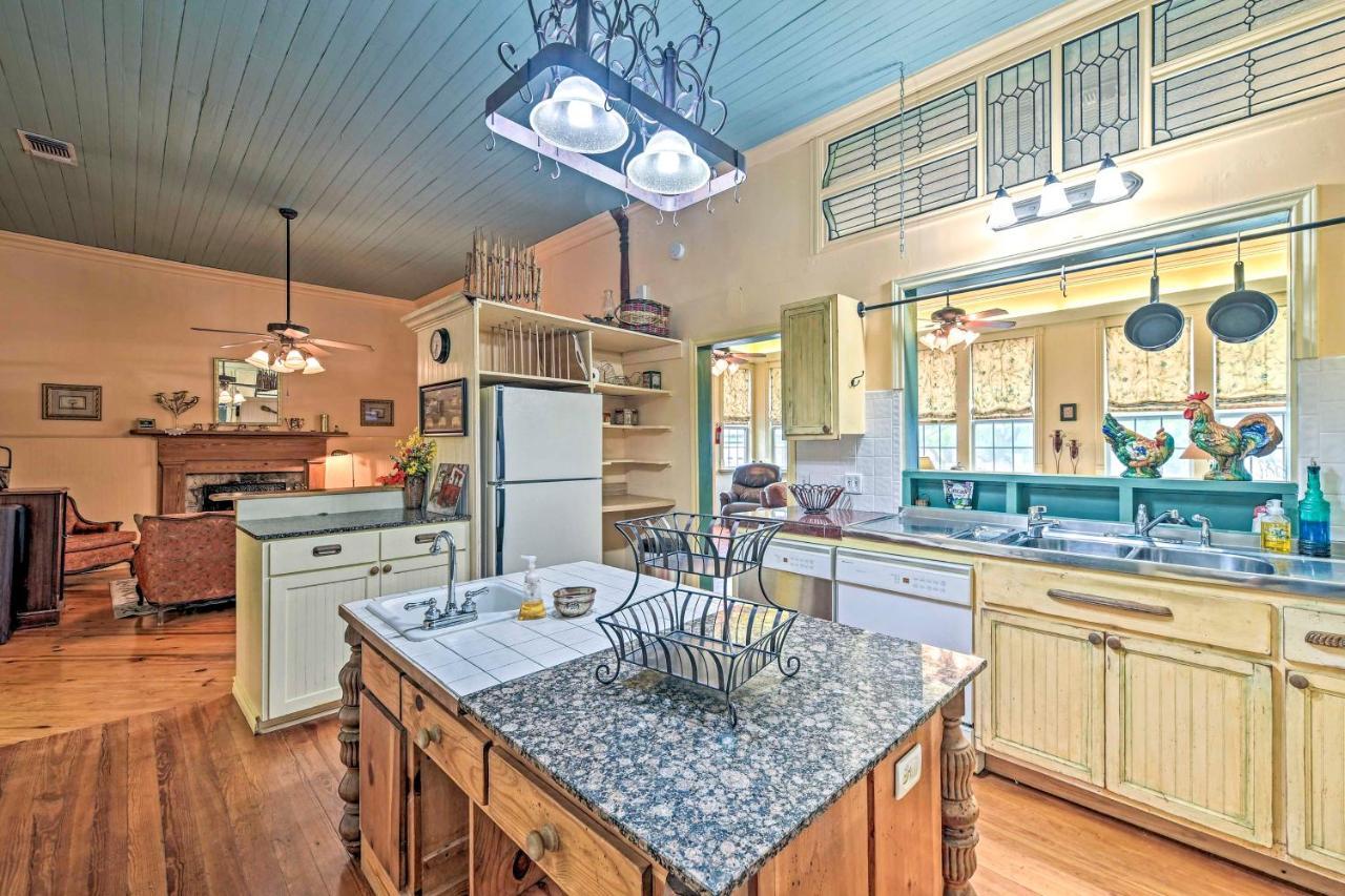 The Lilly House Historic Glen Rose Home With Porch! Eksteriør billede